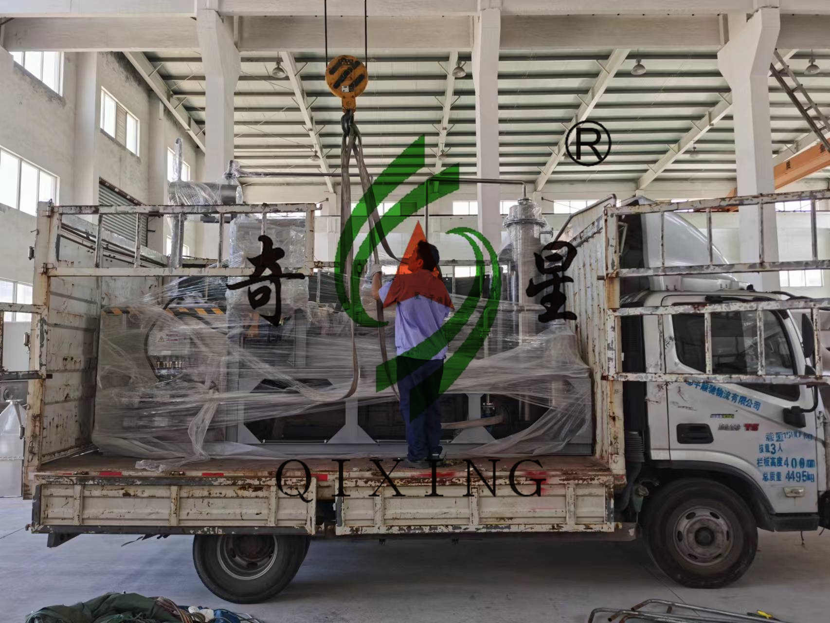 山東某客戶(hù)在我公司訂購(gòu)的一臺(tái)ZPG-100型真空耙式干燥機(jī)已完成發(fā)貨。